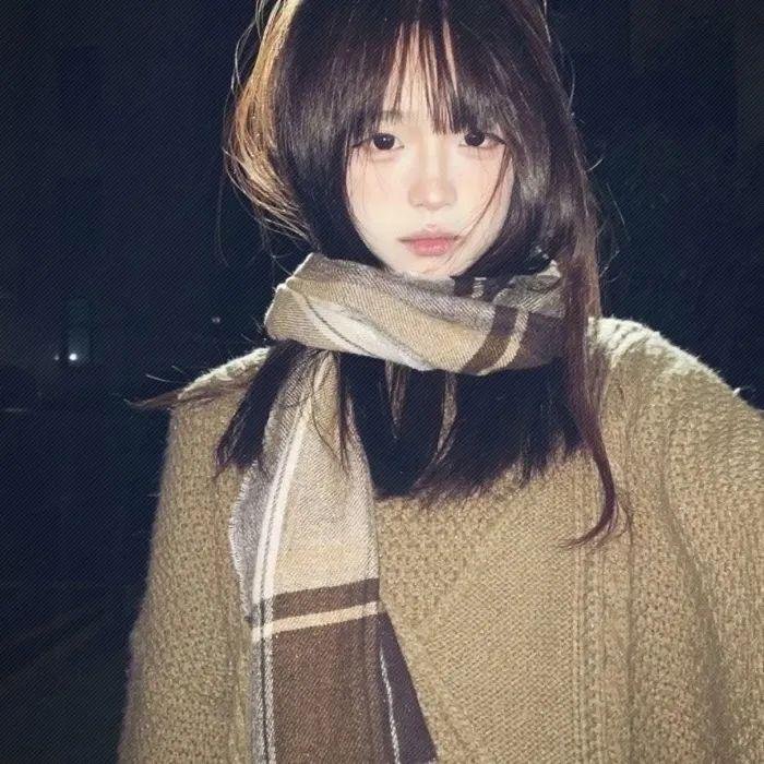 双眼凝视